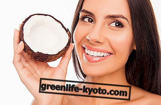 Ar kokoso aliejus padeda balinti dantis?