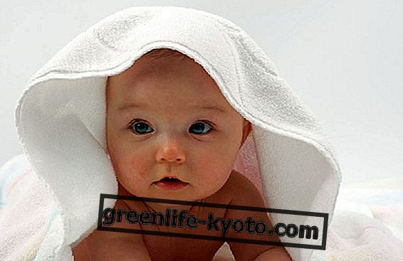 Massage du canal lacrymal de bébé