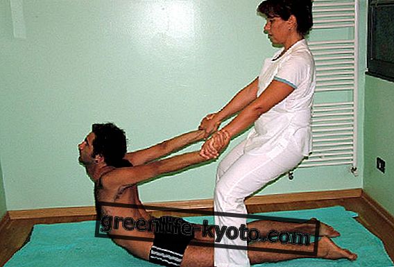 Pijat yoga Ayurvedic (metode Kusum Modak)