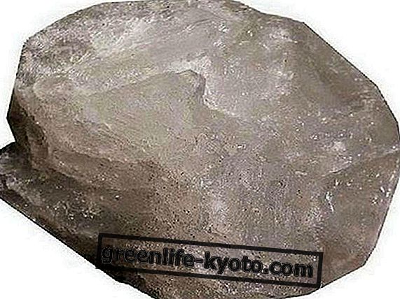 Pedra de alúmen de potássio: uma ajuda de 360 ​​° da natureza