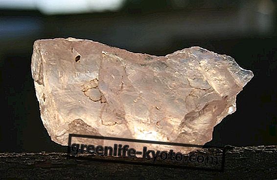 Rose quartz, proprietăți și utilizarea în terapia cristalului