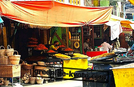 Ẩm thực Kashmir: đặc điểm và thực phẩm chính